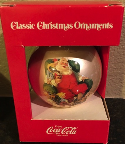 45102-2 € 5,00 coca cola kerstbal glas afb kerstman in stoel (1x zonder doosje)